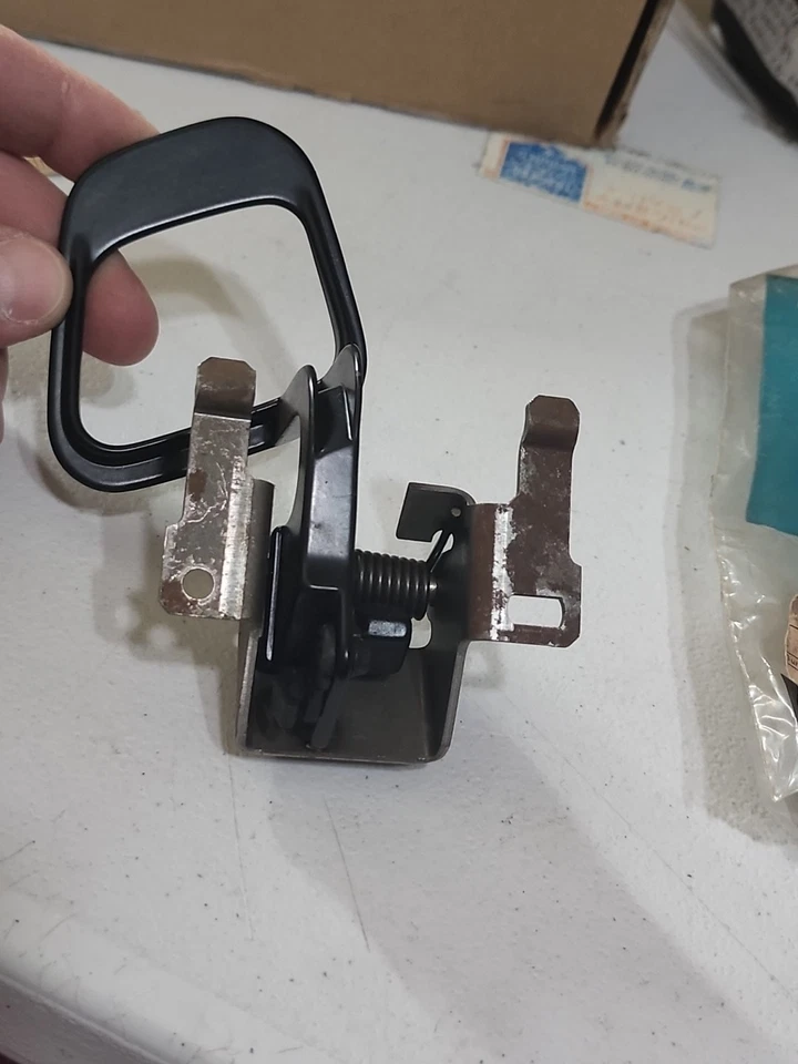 1988 - 1995 年大奖赛原始设备制造商 NOS 手柄组件前 S/D 20566242 正品通用 — 第 2/4 张图片