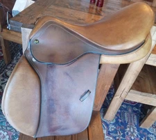 Beval Ltd. English Natural saddle 17" Med tree