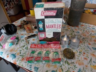 Vintage Coleman Silk Lite dealer mantle box 8 mantles 2 funnels & belt buckle