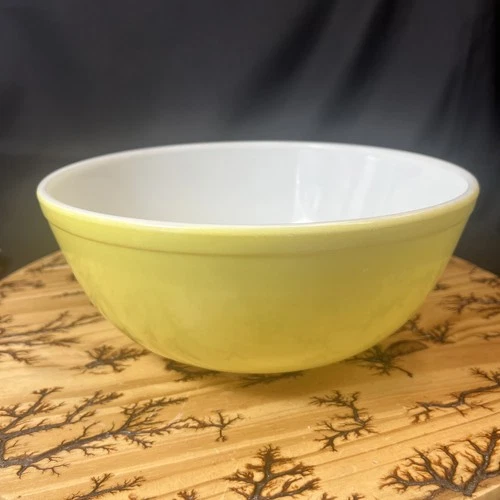 Pyrex Yellow Nesting Mixing Bowl 404 Large 10.25 inch 4 Quart Vintage