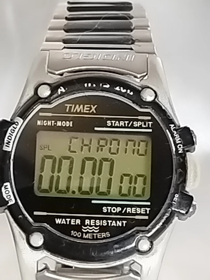 Vintage Timex Atlantis 100 Men's Watch 40 mm Indiglo Works Great Original Band - Image 2 of 4