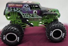 Monster Jam Grave Digger Die Cast Truck 1:24 Scale. Scale Die cast Metal Body