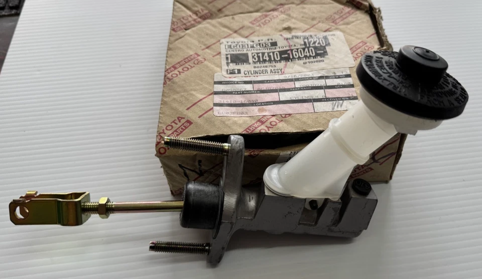 Toyota 31410-16040 Cylinder Assy, Clutch Master - Image 3 of 3