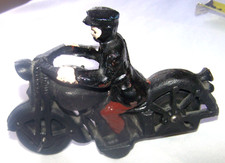 VINTAGE HARLEY DAVIDSON BLACK CAST IRON POLICE MOTORCYCLE AND OFFICER