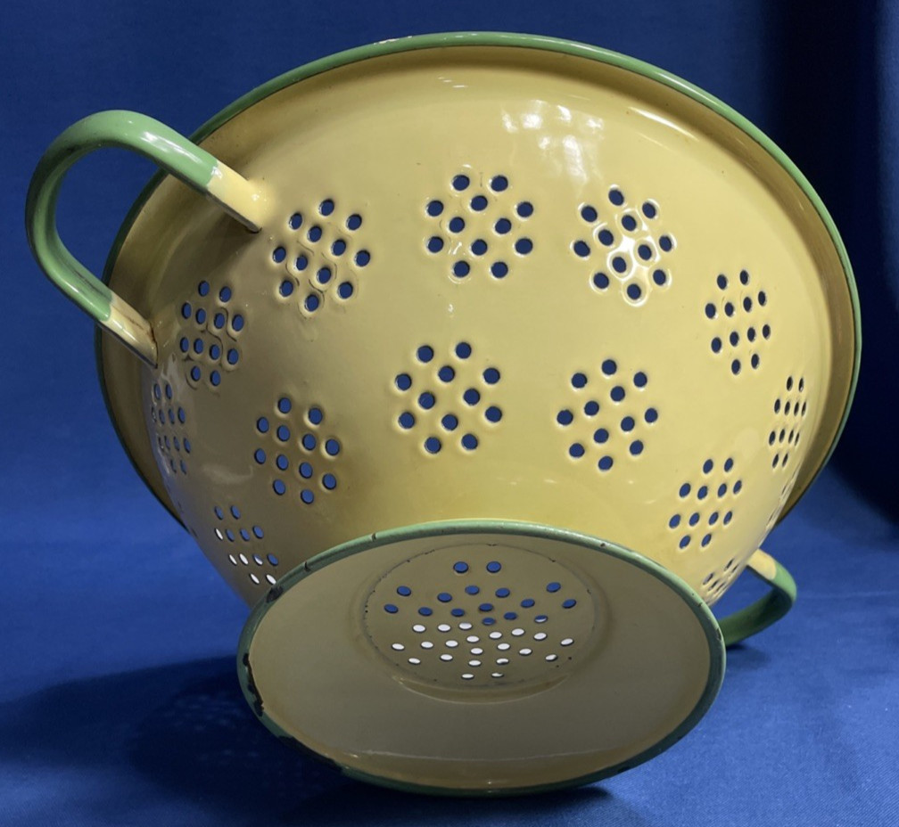 Vtg Yellow Enamelware Colander Strainer 11" Green Trim French /Country Farmhouse