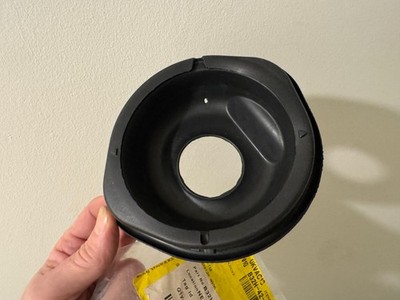 NEU - OEM Mazda B32H42241C Kraftstoffstutzen Einfüllisolator