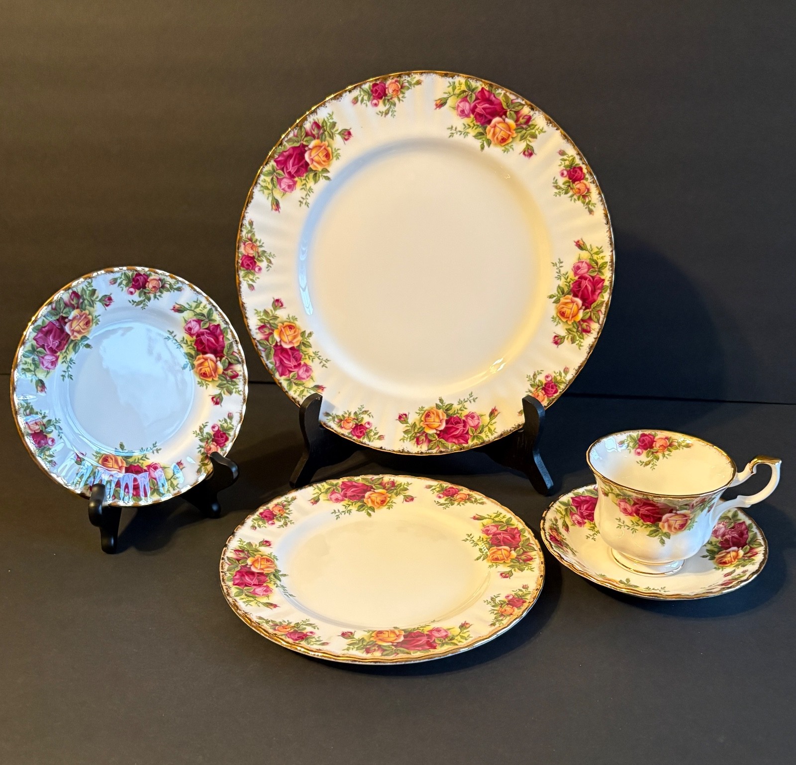 ROYAL ALBERT OLD COUNTRY ROSES PLACE SETTING NICE CONDITION MADE IN ENGLAND