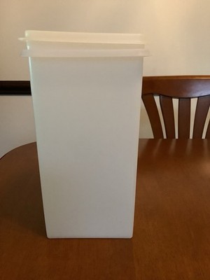 Tupperware Vintage Cracker Keeper Square Container 1314 With Lid- Never Used