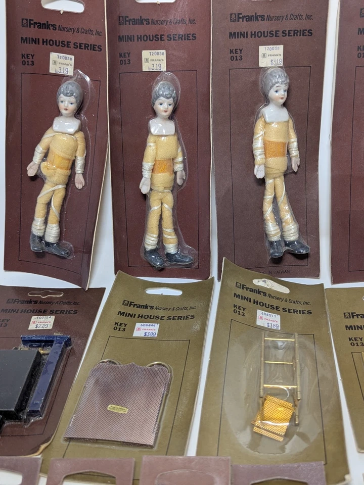 Lote Escala 1/12 y Accesorios para Casas de Muñecas Miniatura (27 artículos) Nuevo Precintado Foto 2 de 4