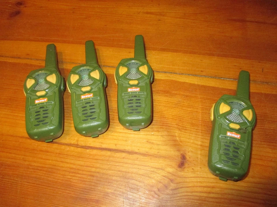 Scout Walkie Talkie Funkgeräte Set 3+1 Stück! gut 5km Reichweite grün Konvolut