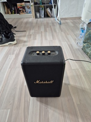 Marshall Tufton Mobiler Bluetooth-Lautsprecher Black & Brass, wasserfest