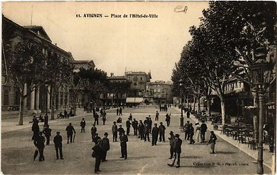 CPA AVIGNON - Place de l'Hotel-de-Ville (511575)