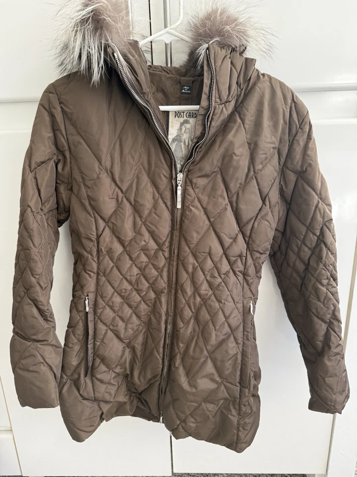 Abrigo chaqueta acolchada marrón con ribete de piel talla 4 postal para mujer Foto 3 de 3
