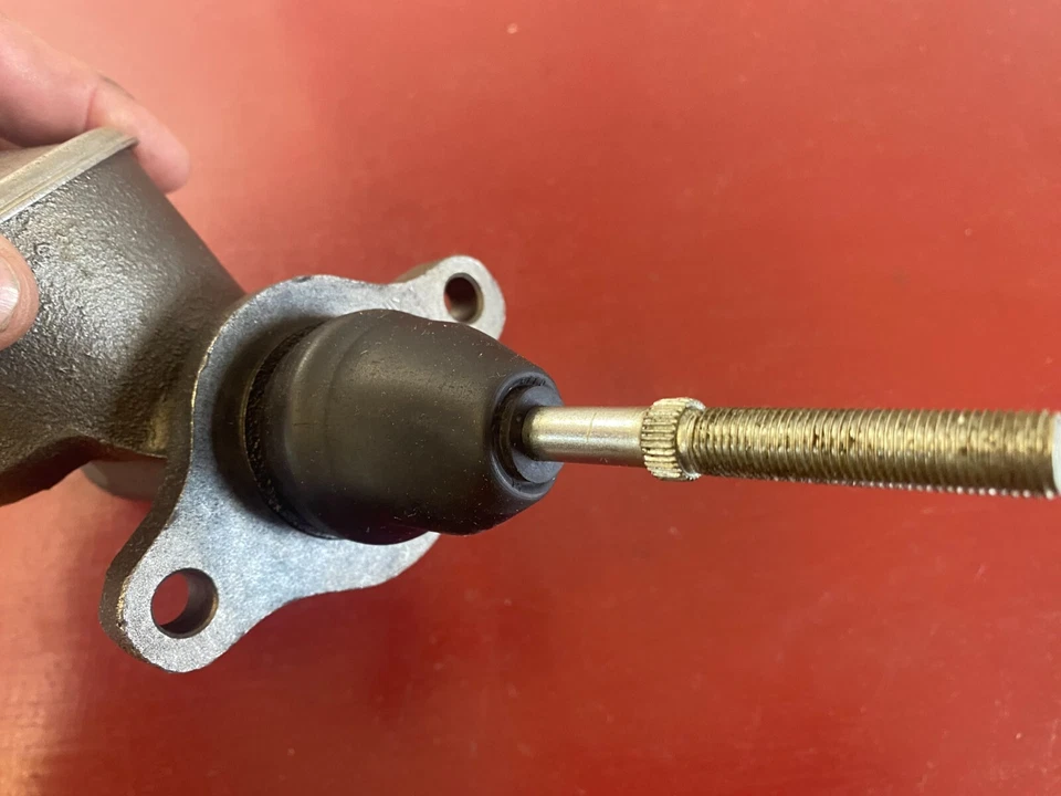 1964-65 OLDSMOBILE F85/ PONTIAC TEMPEST w/ MANUAL BRAKES MASTER CYLINDER 49212 - Image 4 of 4