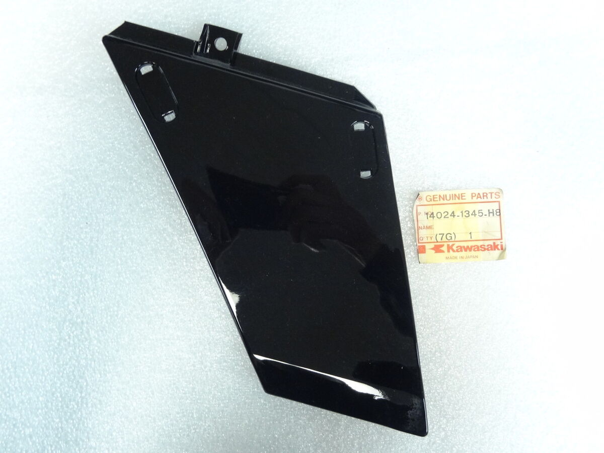 Kawasaki NOS NEW 14024-1345-H8 Ebony Right Kneegrip Cover ZX Kawasaki NOS NEW 14024-1345-H8 Ebony Right Kneegrip Cover ZX