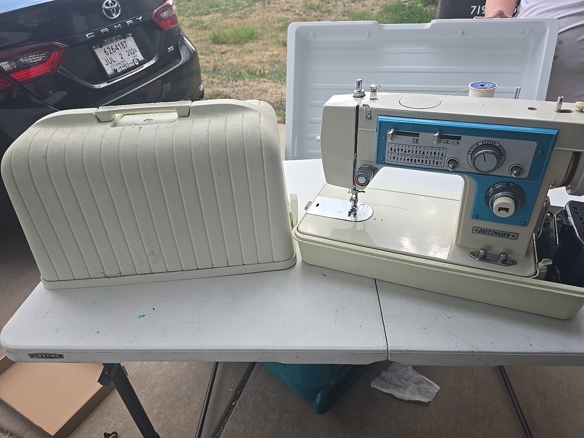Vintage Dressmaker 7000 Super Zigzag Embroidery Sewing