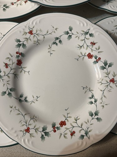 Pfaltzgraff Winterberry Salad Plates 8” Christmas Set Of 6 - Picture 6 of 8