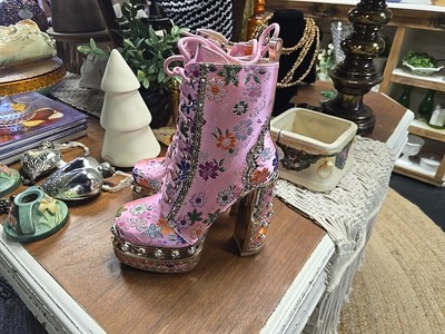 Azalea Wang Richie Rich Platform Boots Embellished Embroidered Pink Size 8