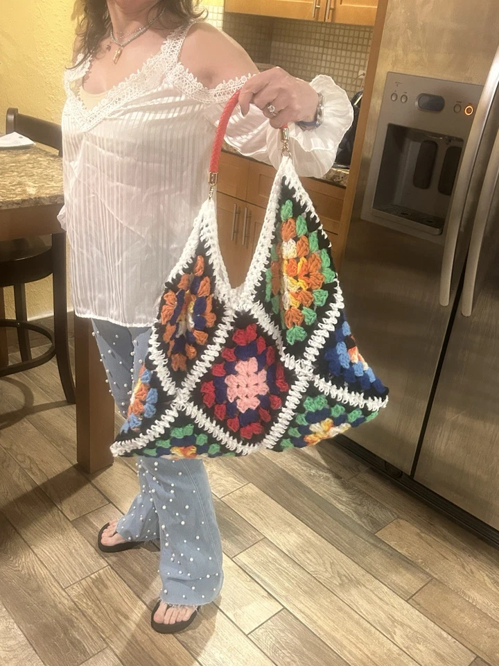 Bolso de mano cuadrado grande hecho a mano con correa extraíble de cuero sintético rojo Foto 2 de 4