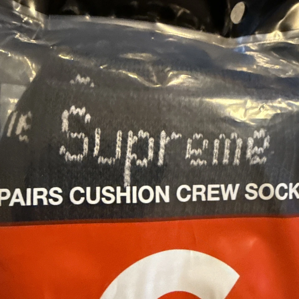 Meias seladas e autênticas - Supreme / Hanes Black Crew (pacote com 4) - Imagem 3 de 4