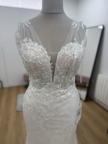 Nicole Milano Aurora Collection White Wedding Dress Size 14 - Picture 8 of 20