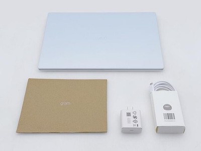 LG gram Style 16  OLED Notebook i7-1360P 16GB 1TB SSD W11H 16Z90RS-K.AAW7U1
