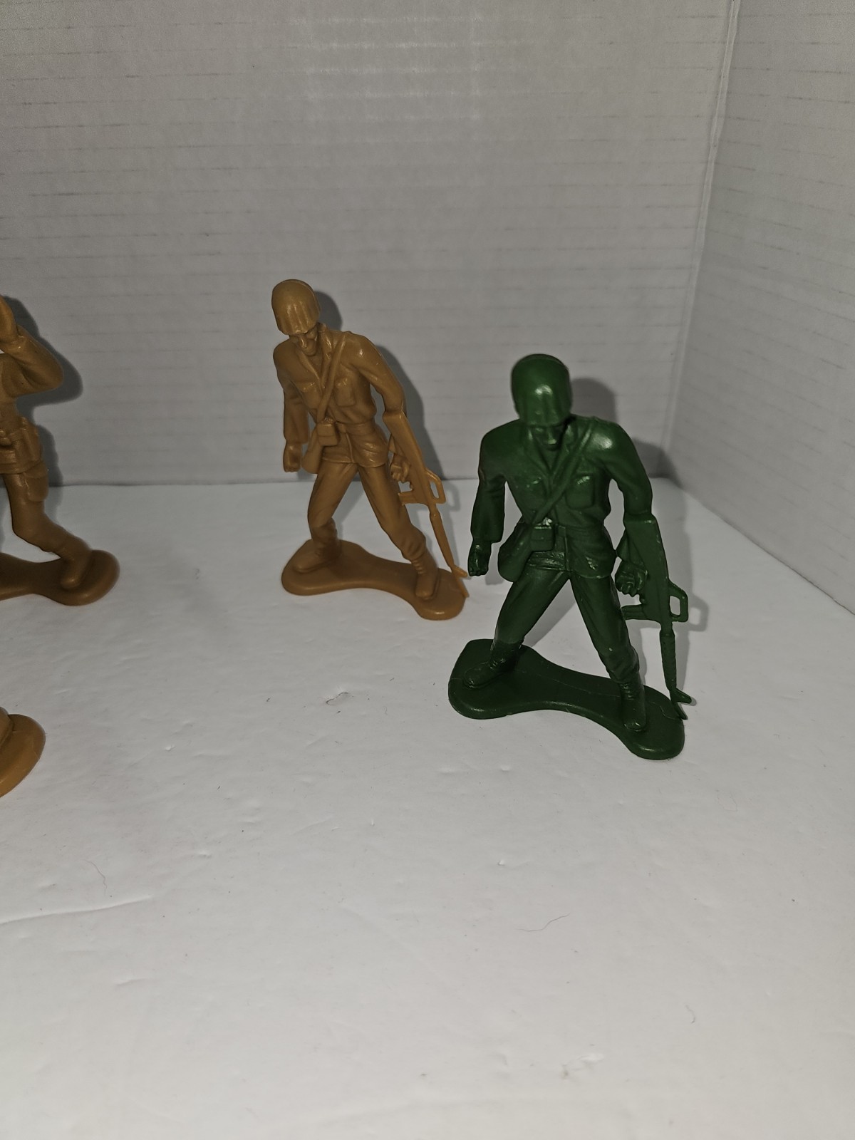 Lot Of 6 Army Men 4" Plastic Figures