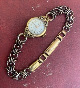 ANCIENNE MONTRE FEMME PLAQUE OR MARQUE ZAND ANNEES 40/50 mécanique FONCTIONNE