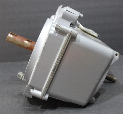 NOS Briggs & Stratton 391850 V110 Vertical Shaft Short Block Engine - Picture 10 of 10