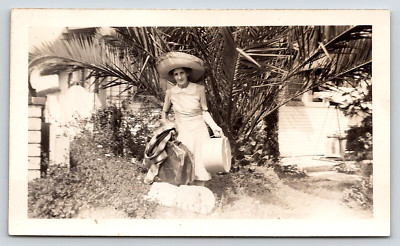 VINTAGE OLD OUTDOOR PHOTO ANTIQUE PICTURE LADY DRESS BIG HAT LUGGAGE HOME TREE