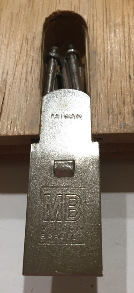 LOT OF 3 MILTON BRADLEY CRIBBAGE WITH PEG STORAGE TRIANGLE + WOODEN GAME PUZZLES - Image 2 of 4