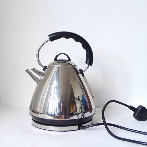 COOKWORKS Stainless Steel Shiny Pyramid Corded Electric Kettle BOXED