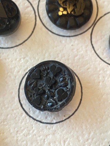10 vintage Victorian black glass mourning buttons: round with raised designs - Picture 4 of 9