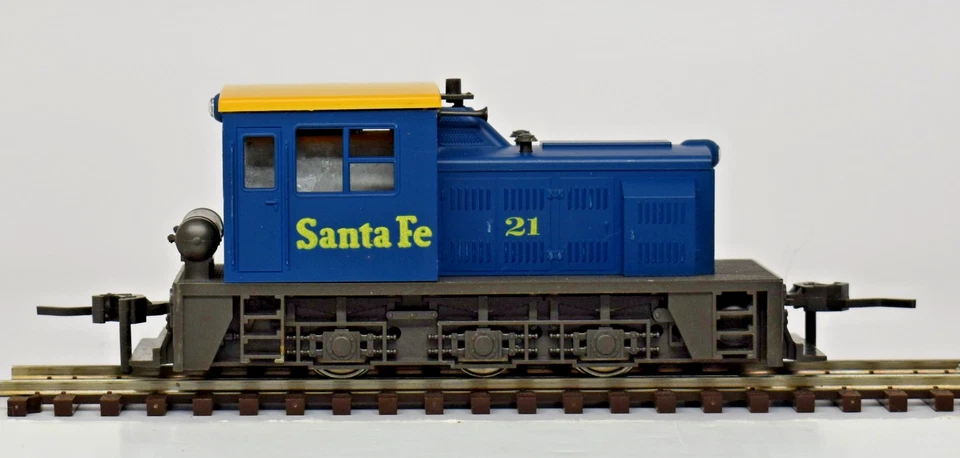ATLAS O SCALE 2-RAIL #21 ATSF SANTA FE WDT SWITCHER 6121  RUNS & HEADLIGHT - Image 4 of 4