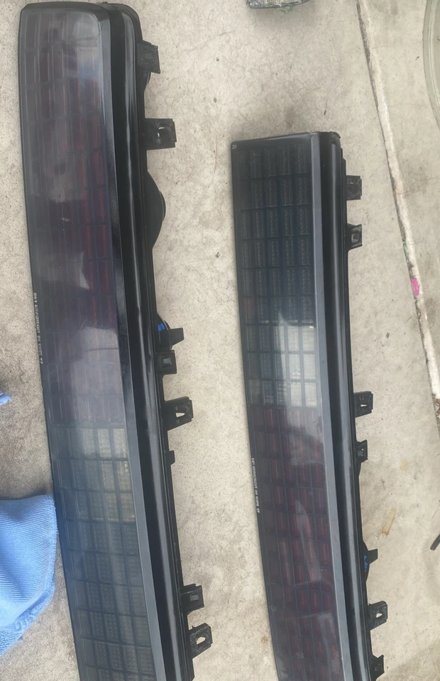 Par de luces traseras izquierda y derecha Pontiac Fiero GT 1984-1988 OEM  Foto 4 de 4