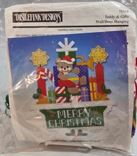 VTG Distlefink Designs Plastic Canvas Kit Teddy & Gifts Wall Door Hanging 75554