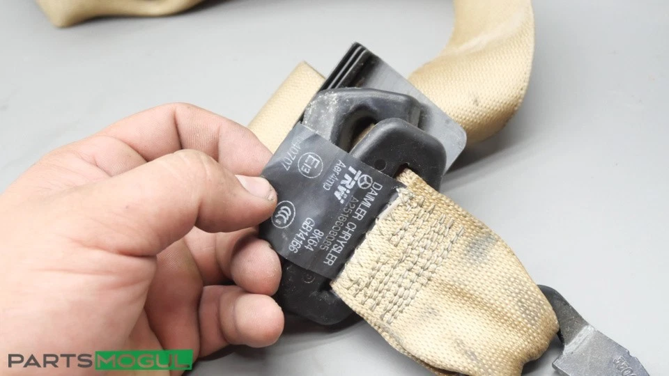 06-13 Mercedes-Benz R350 trasero derecho segunda fila cinturón de seguridad retractor OEM Foto 4 de 4