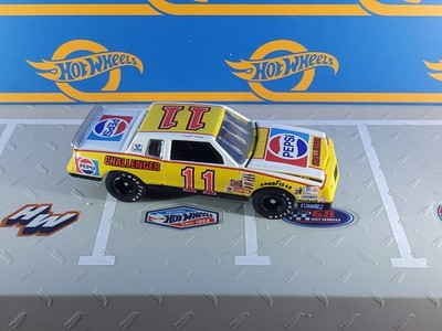 Johnny Lightning Nascar Legends Darrell Waltrip 1983 83 Monte Carlo #11