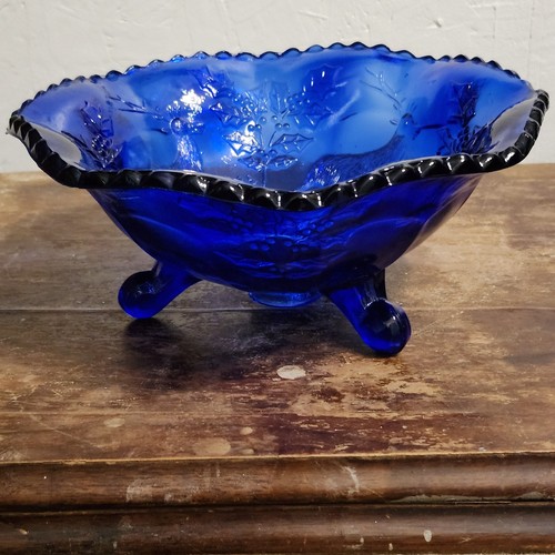 Vintage FENTON Cobalt Blue STAG and HOLLY Three Footed Bowl - Picture 2 of 13