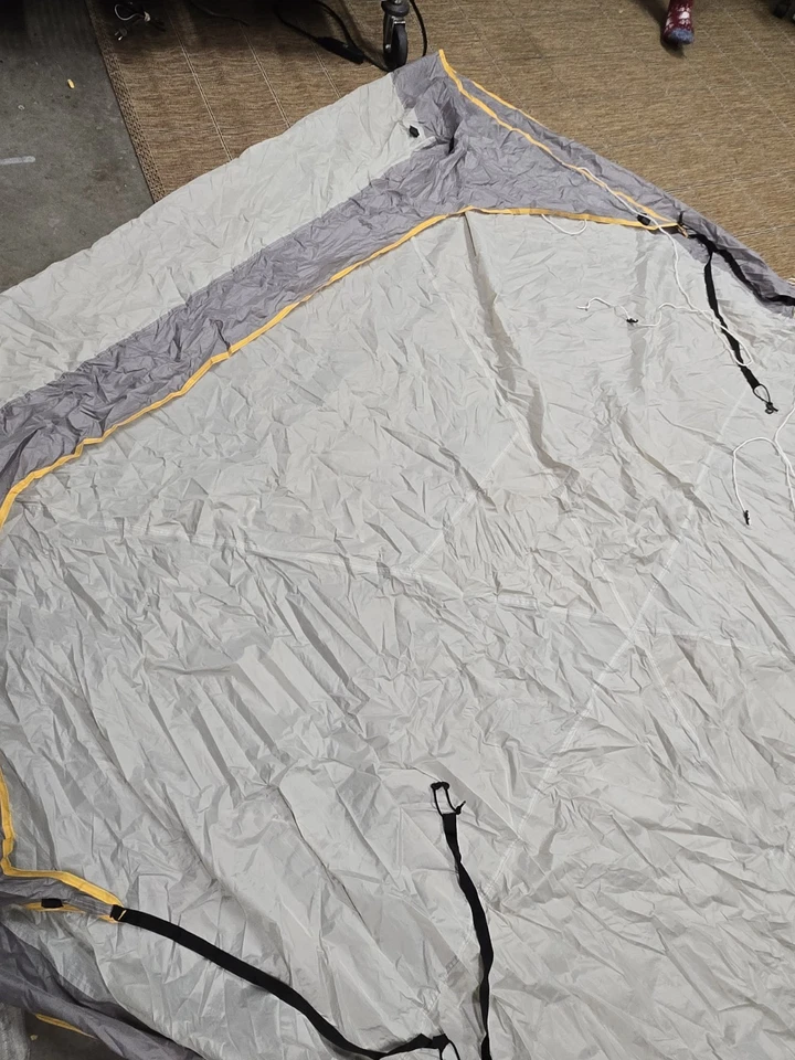 Tienda de campaña Rain Fly Only Coleman Weathermaster II proyectada para 10 personas.Ligera decoloración  Foto 3 de 4