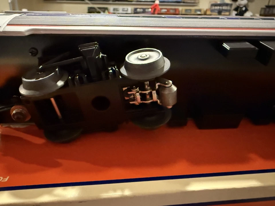 Lionel Amtrak 18 英寸现代 Streamliner Coach 汽车 - 3 件套 - 35432 35430 35431 — 第 4/4 张图片