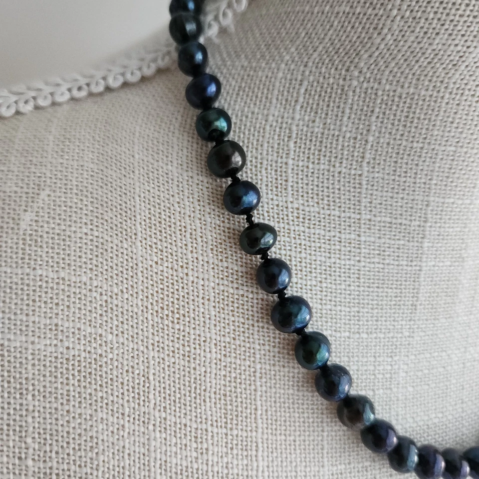 Collar vintage de perlas negras de agua dulce | 18" | Cierre de filigrana dorado Foto 2 de 4