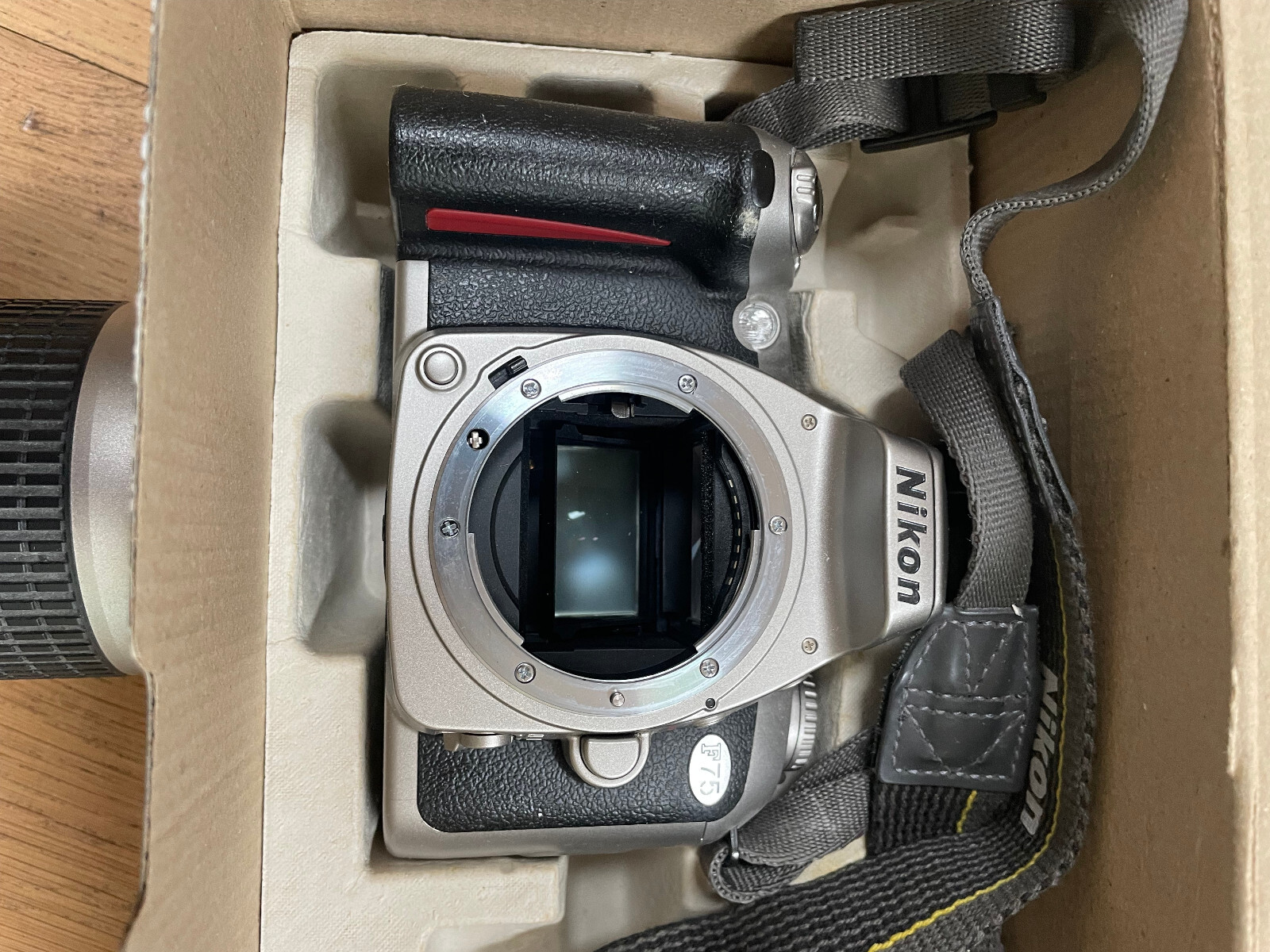 Nikon F75 SLR Camera + AF Nikkor 28100mm Lens Excellent condition in