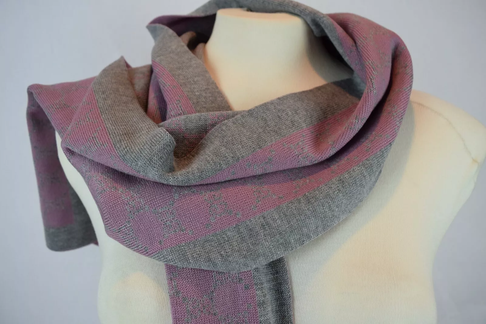 NWT!! Authentic Gucci GG 100% Wool Reversible Polina Scarf Pink Grey