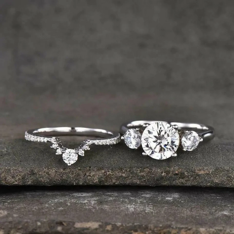 Juego de anillos de boda de moissanita VVS1 de corte redondo de 2,00 quilates enchapados en oro blanco de 14 quilates Foto 3 de 4