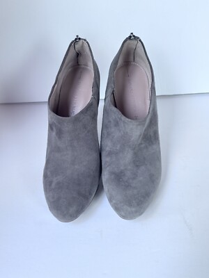 BANANA REPUBLIC GRAY SUADE SIZE 10  VERY GOOD CONDITION Banana Republic Mens Chukka Boot Size 9.5 M Gray Suede Shoes  main image 2