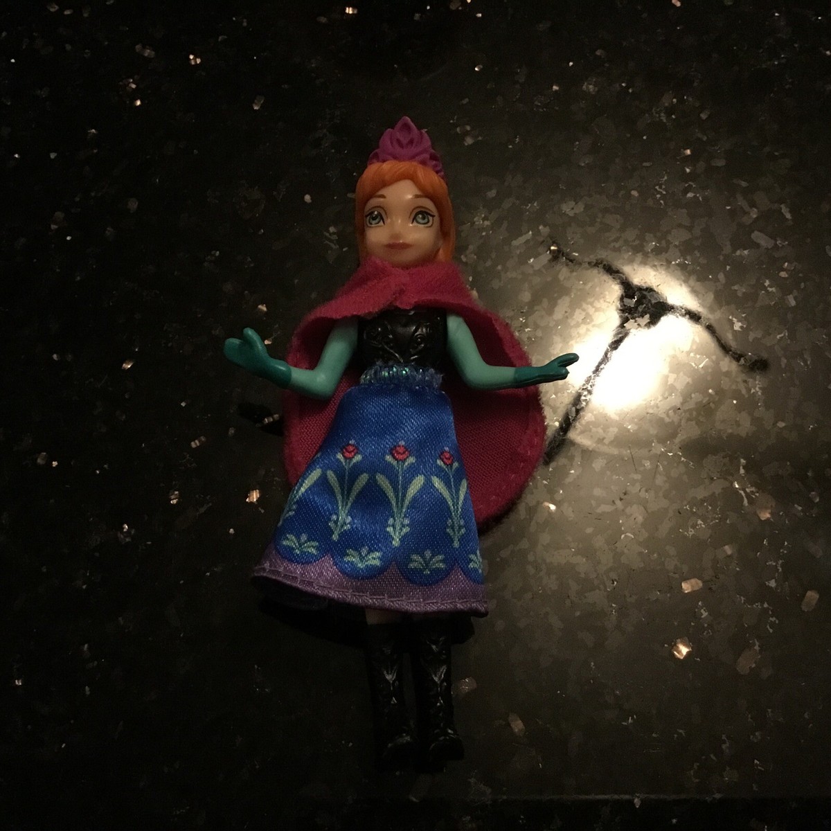 Disney - La Reine Des Neiges - Petite Poupée - Anna, Collection