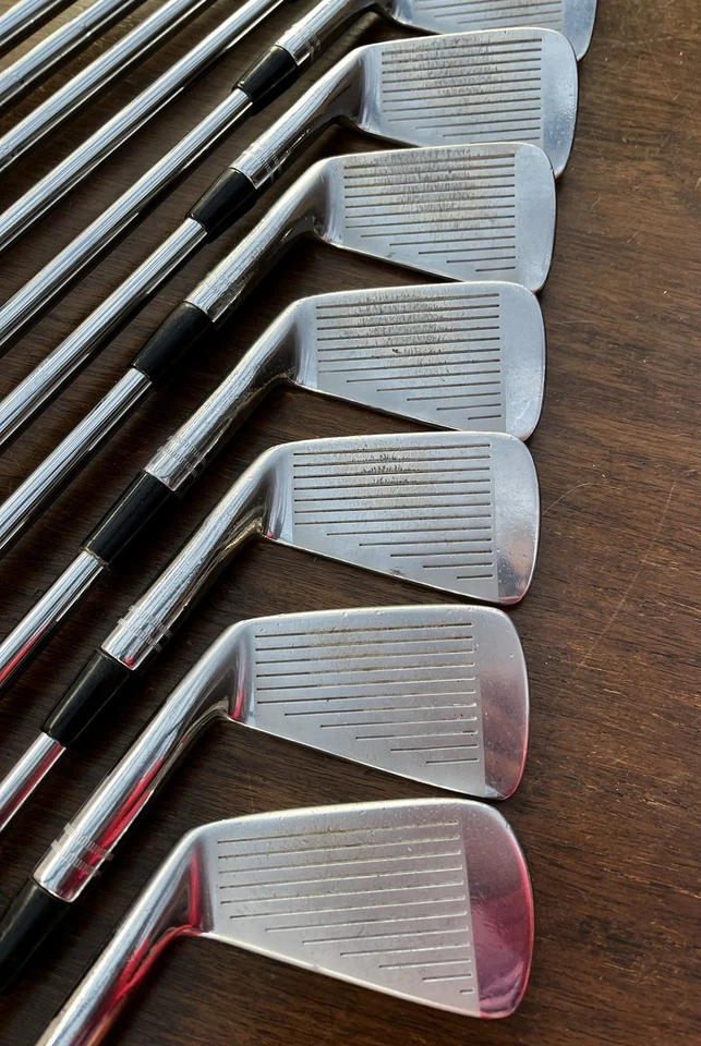 Hierros Forged serie 200 Founders Club 1-SW, Putter. Empuñaduras nuevas de gran tamaño. Foto 3 de 4
