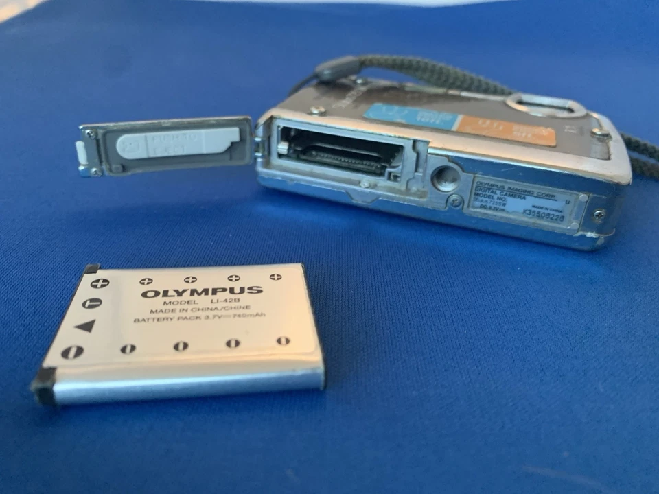 Olympus Stylus 725SW 7.1MP Digital Point & Shoot Shock & Waterproof *flaws* - Image 2 of 4