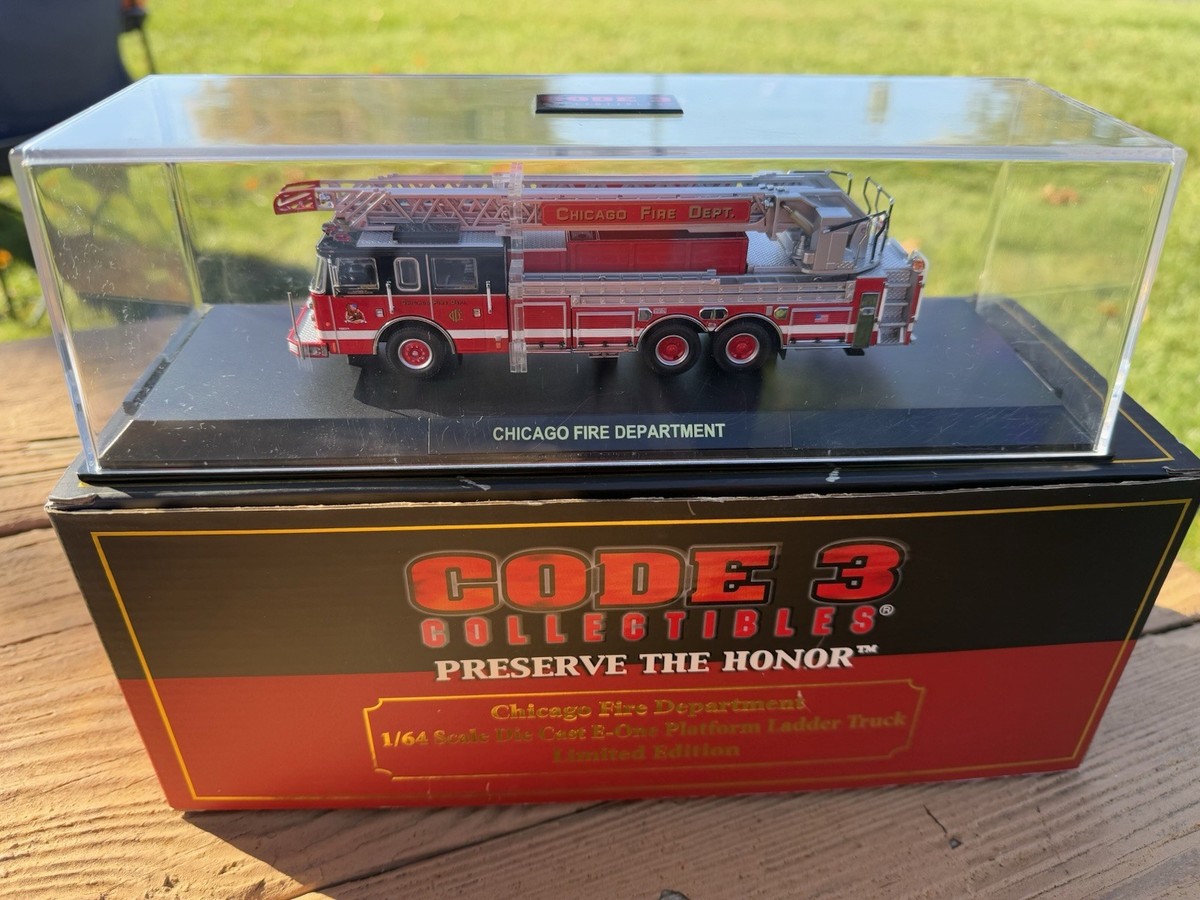 CODE 3 CHICAGO FIRE LADDER TRUCK FDE 314 PIERCE REAR MOUNT DIECAST